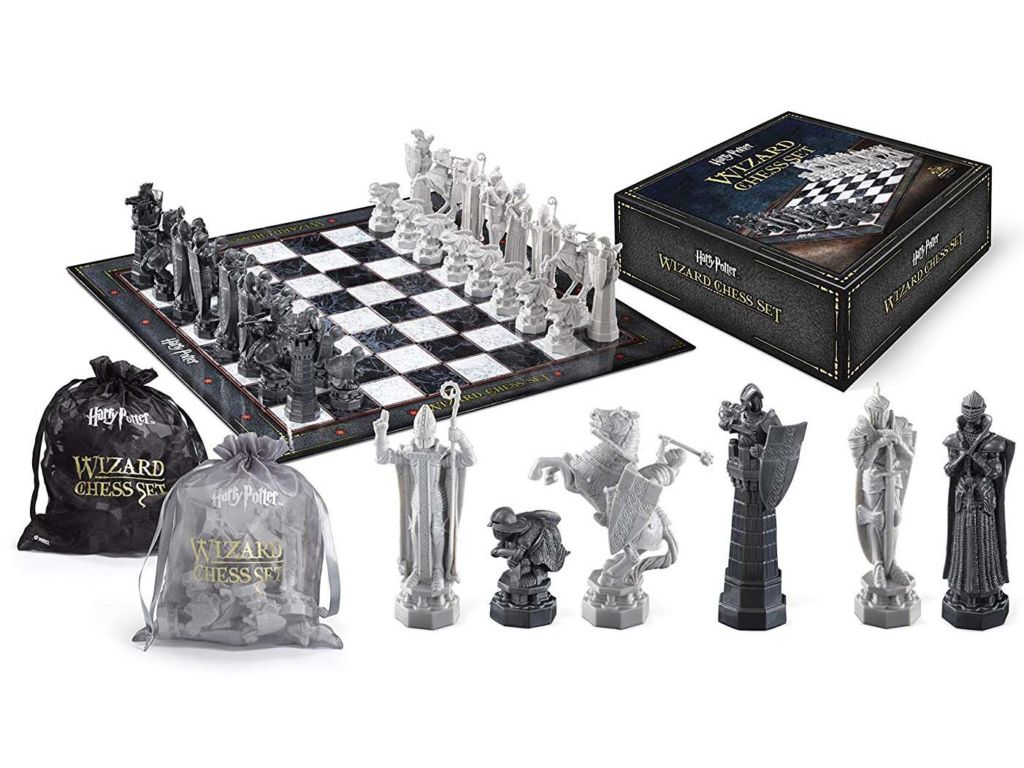 Side and Front Profile of Harry Potter Wizard Chess Set