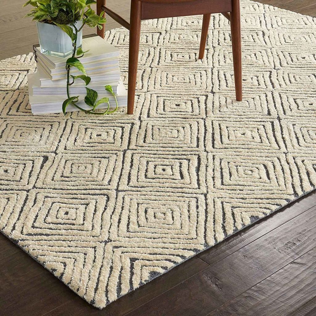 Amazon Brand – Rivet Contemporary Diamond Patterned Area Rug, 7'4" x 5'3", Grey Ivory