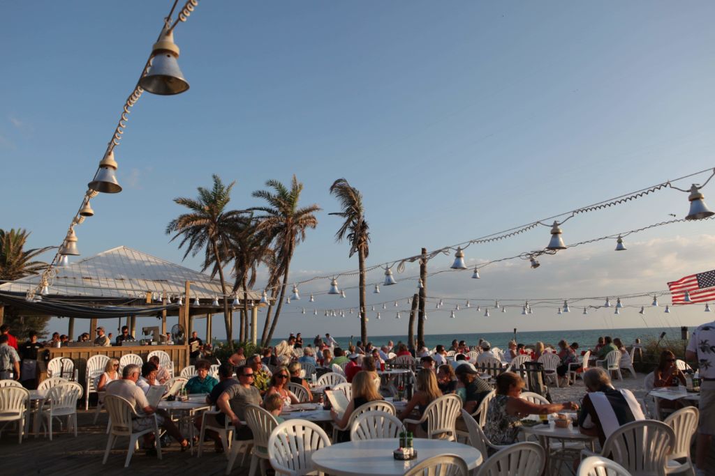 where to drink anna maria island, beach bars florida