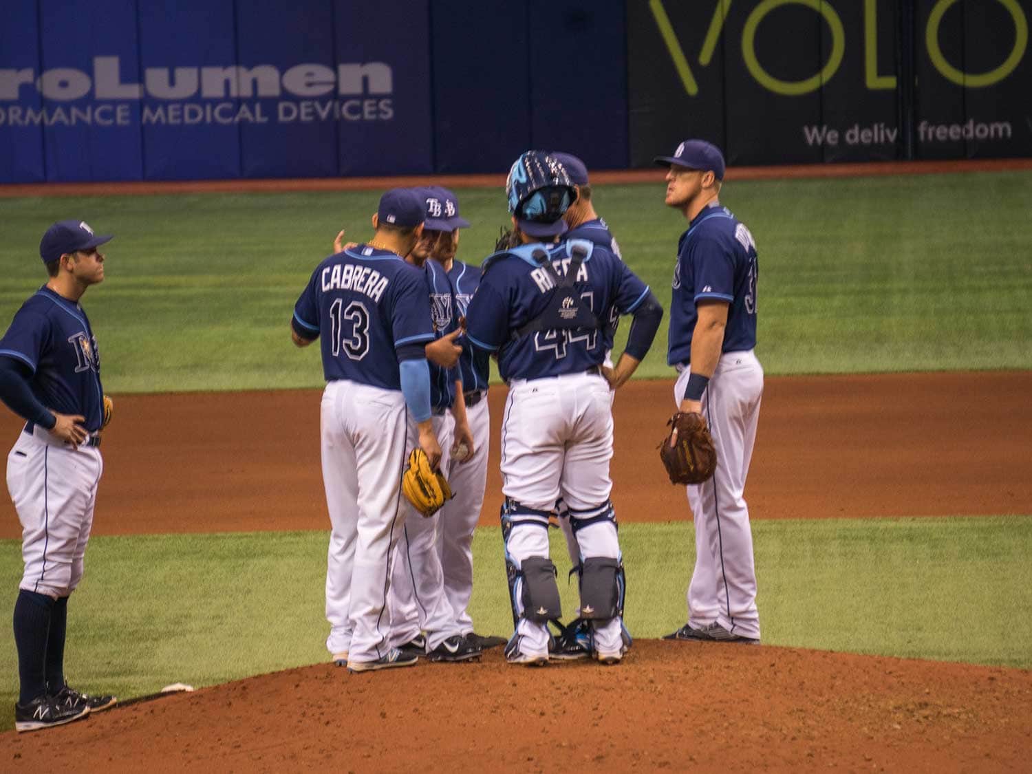 Rays players talking on the pitching mound.