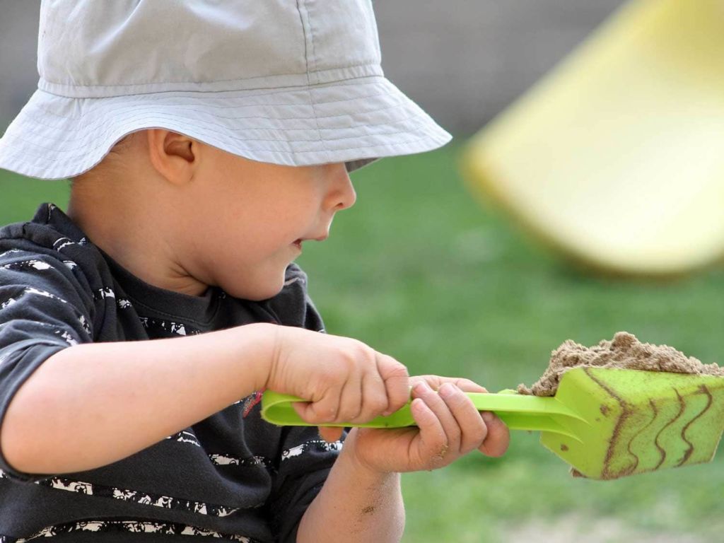 Kid playing with sand