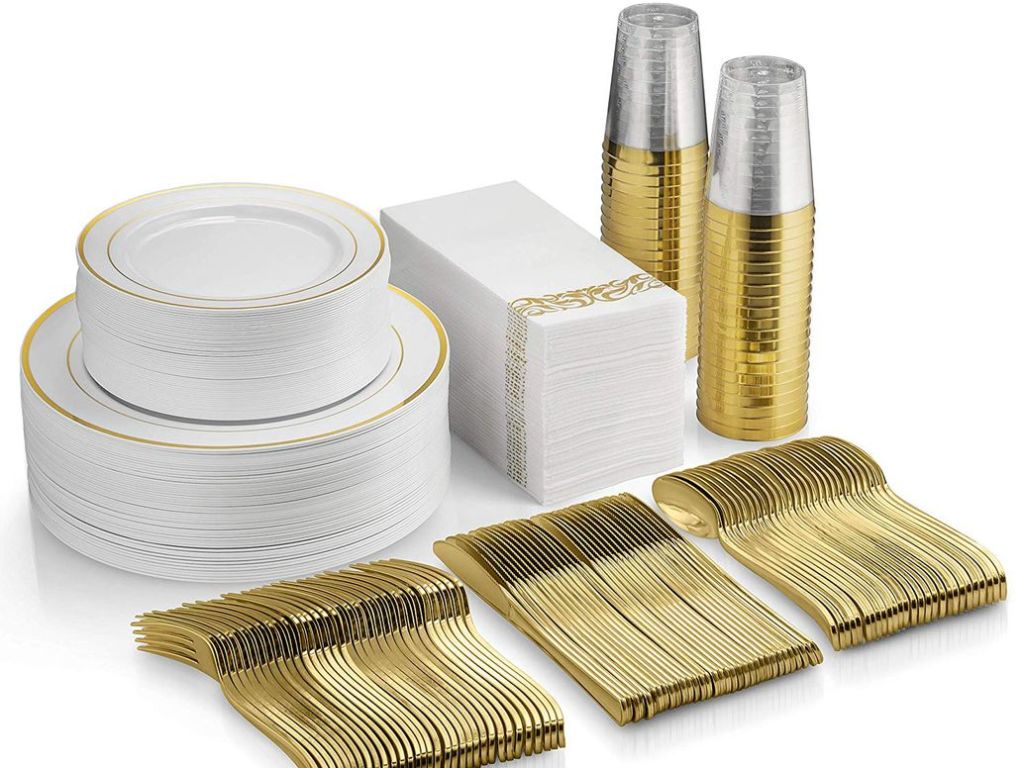 350 Piece Gold Dinnerware Set - 50 Guest Gold Rim Plastic Plates - 50 Gold Plastic Silverware - 50 Gold Rim Plastic Cups - 50 Linen Like Gold Paper Napkins, 50 Guest Disposable Gold Dinnerware Set