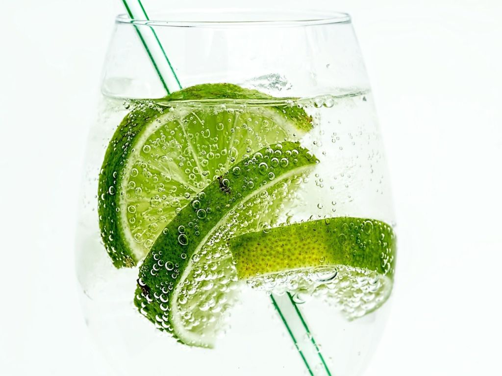 Club soda with lime