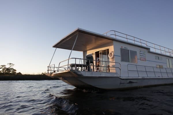 Suwannee River houseboat