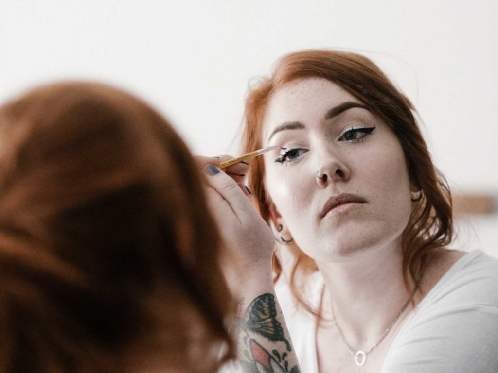 Woman applying eyelinner