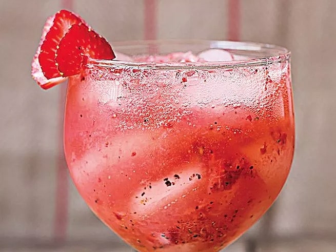 strawberry and gin cocktail