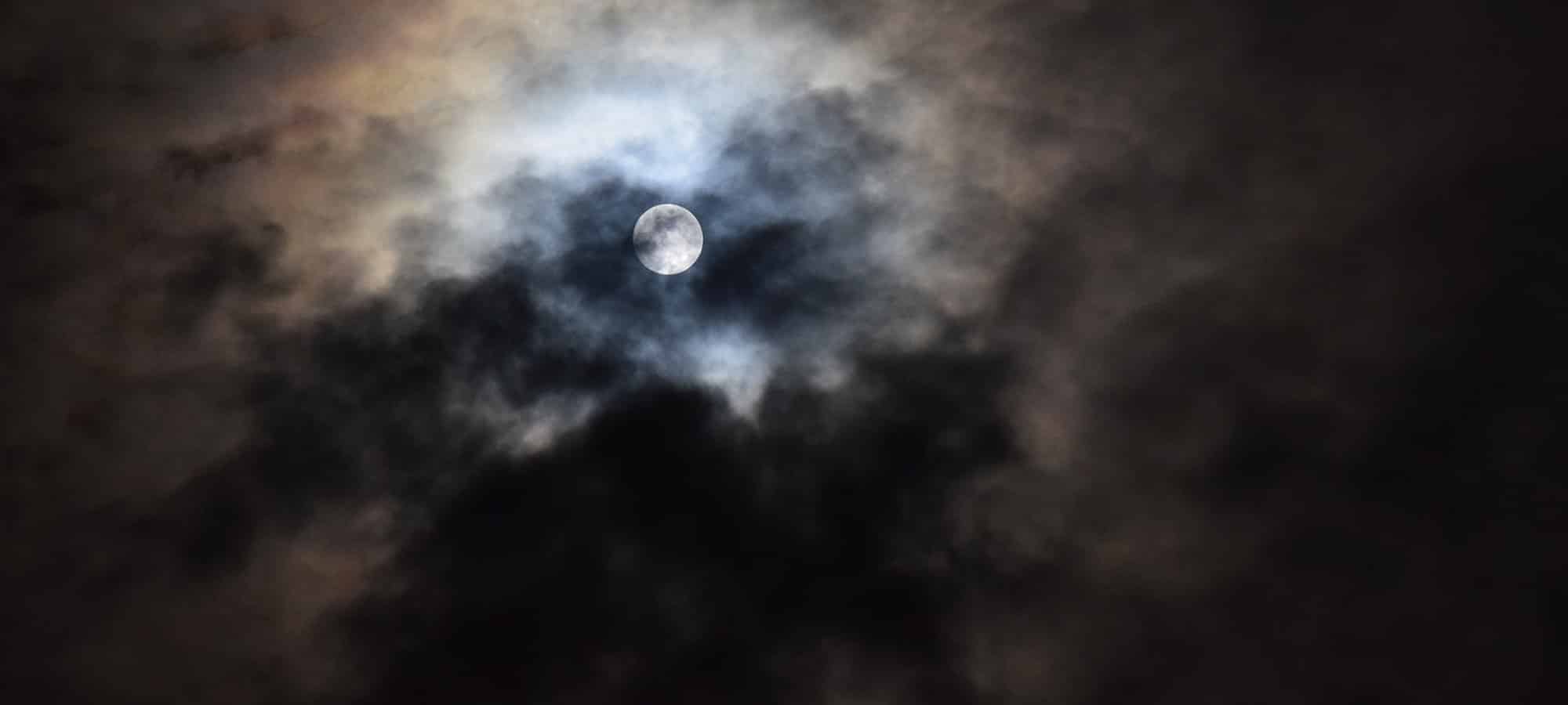full moon, cloudy sky, creepy sky